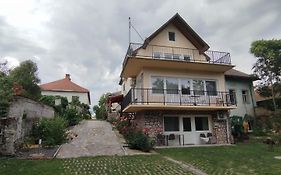 Gecse-Villa